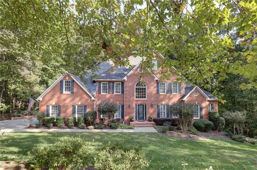 6 bedroom, 5 bathroom, 6,302 sq ft single family residence sold at 325 Gunston Hall Circle, Milton, GA 30004