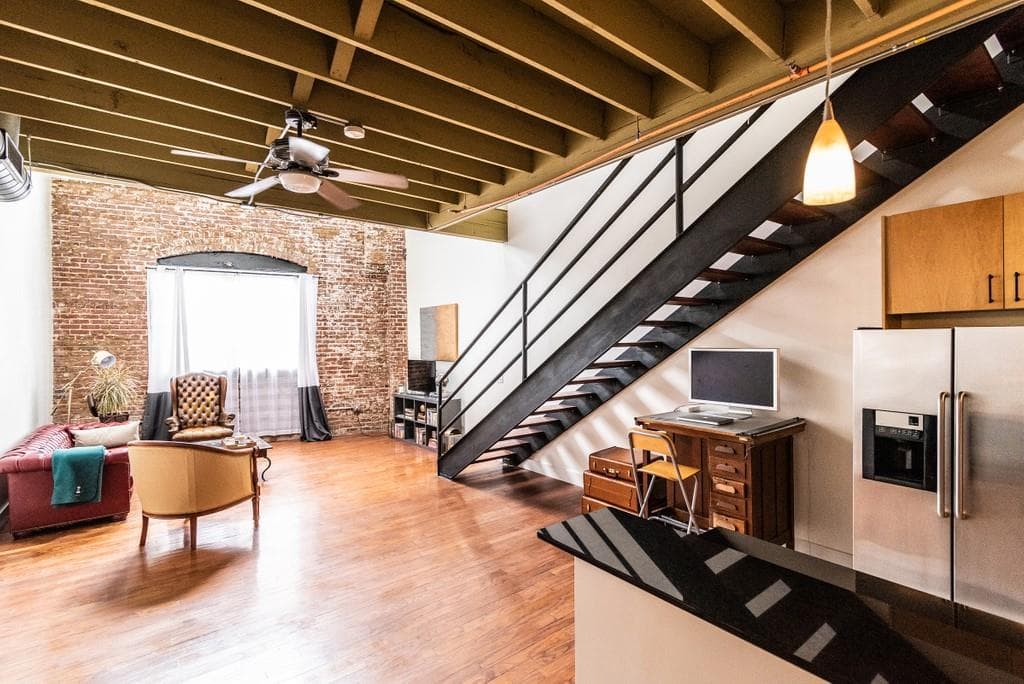 2 bedroom, 2 bathroom, 1,199 sq ft condominium sold at 158 Walker Street 2, Atlanta, GA 30313
