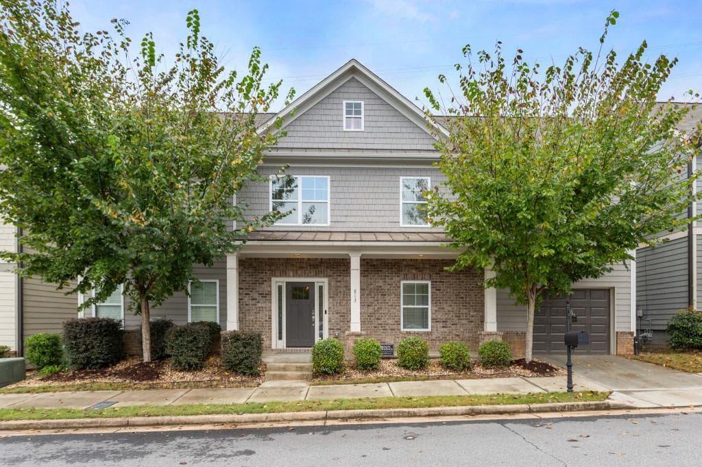 2 bedroom, 3 bathroom, 2,090 sq ft single family residence sold at 813 Westmoreland Circle, Atlanta, GA 30318