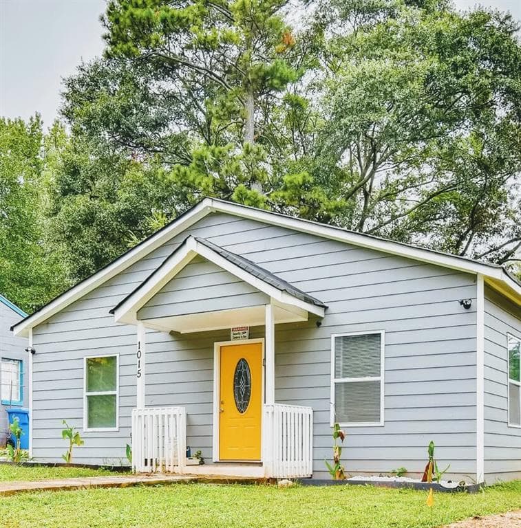 3 bedroom, 2 bathroom, 1,710 sq ft single family residence sold at 1015 Regent Street SW, Atlanta, GA 30310