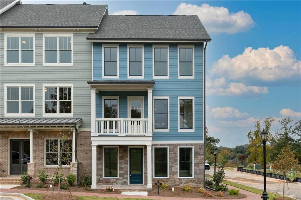 4 bedroom, 4 bathroom, 2,708 sq ft townhouse sold at 510 Maplewood Drive 43, Roswell, GA 30075