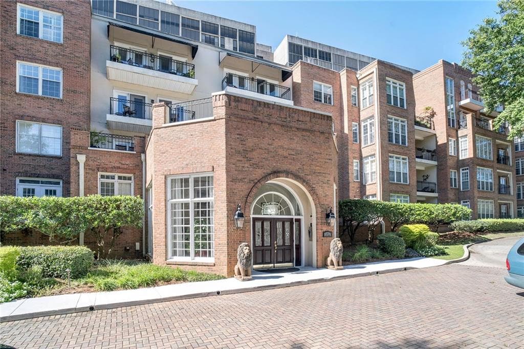 2 bedroom, 2 bathroom, 1,220 sq ft condominium sold at 175 15th Street 115, Atlanta, GA 30309