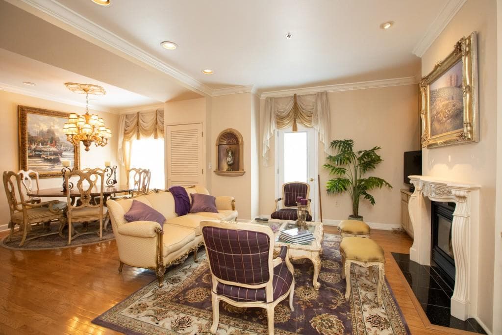 2 bedroom, 2 bathroom, 1,476 sq ft condominium sold at 2161 Peachtree Road 507, Atlanta, GA 30309