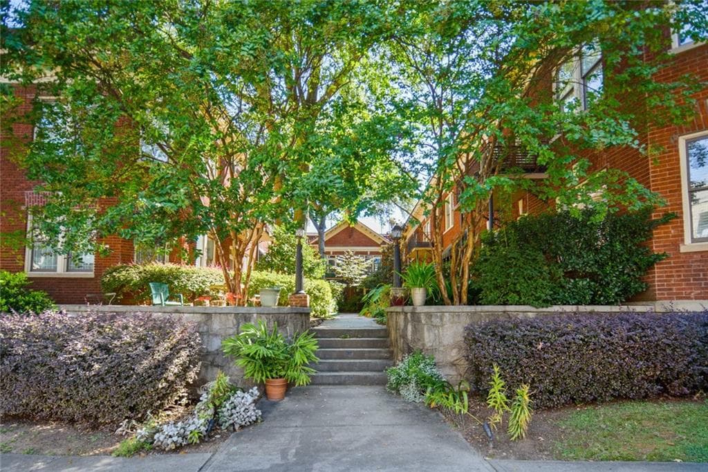 2 bedroom, 1 bathroom, 966 sq ft condominium sold at 1015 Piedmont Avenue D3, Atlanta, GA 30309