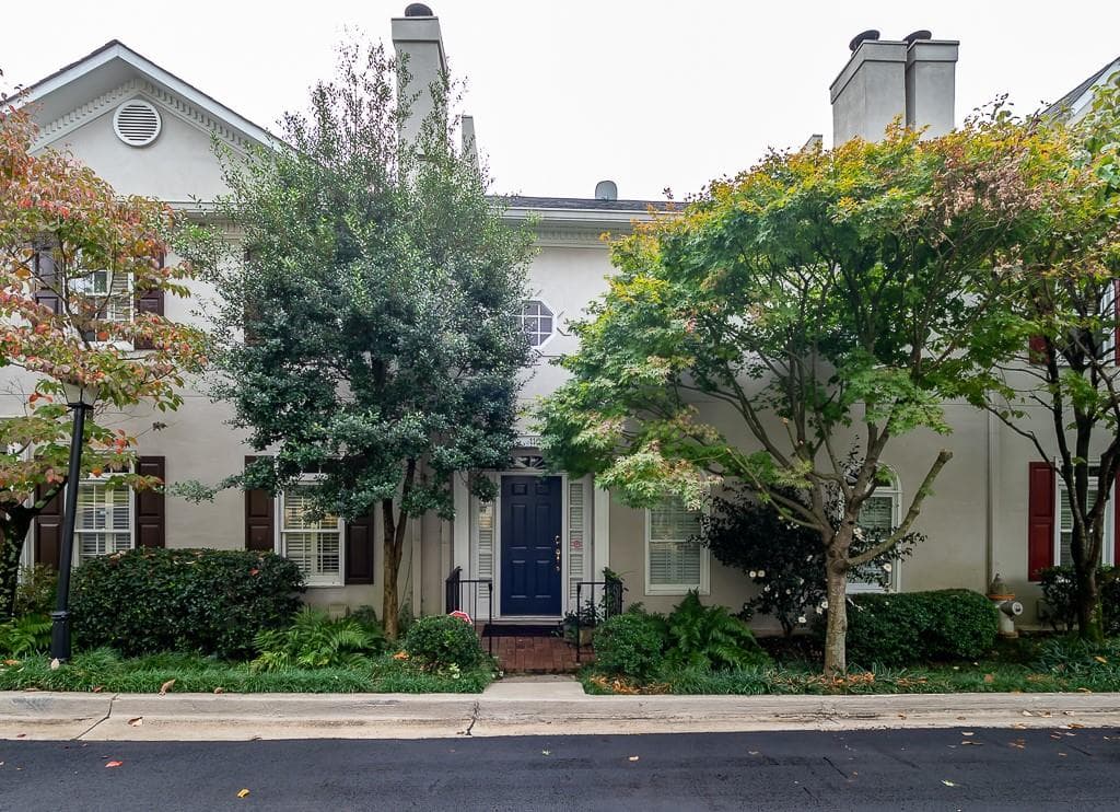 2 bedroom, 3 bathroom, 2,518 sq ft townhouse sold at 110 Paces Run, Atlanta, GA 30339