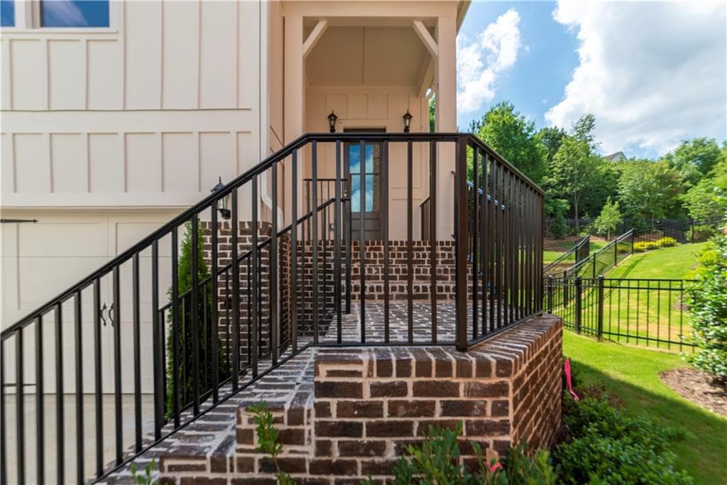 4 bedroom, 4 bathroom, 2,615 sq ft single family residence sold at 1822 Brooks Drive, Atlanta, GA 30318
