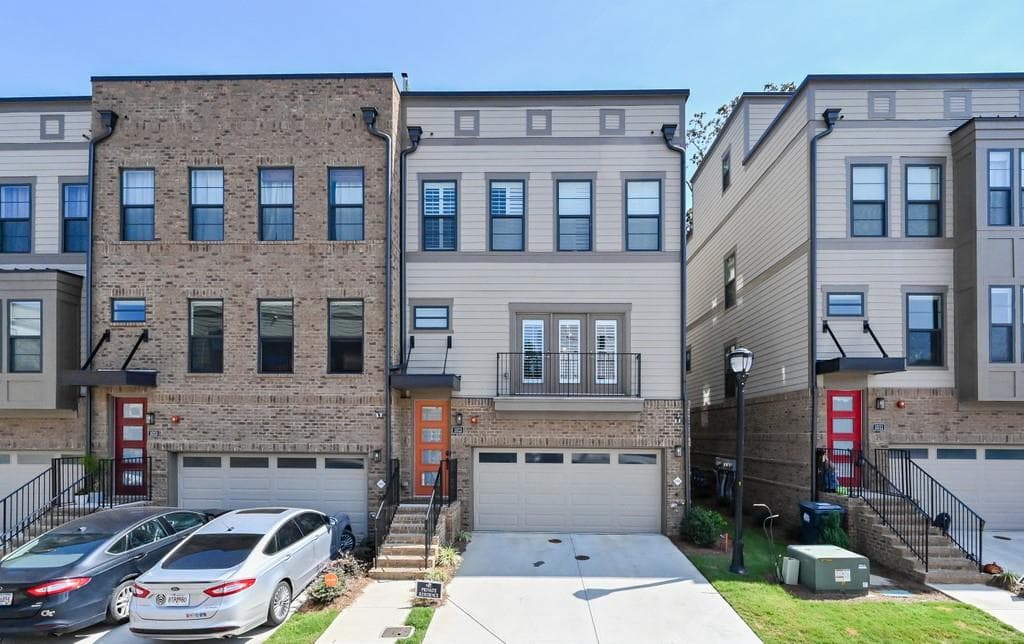 3 bedroom, 4 bathroom, 2,700 sq ft townhouse sold at 1013 Brandsford Street, Atlanta, GA 30318