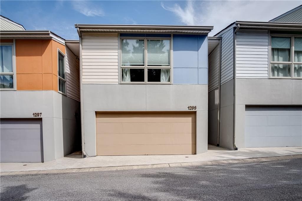 2 bedroom, 2 bathroom, 1,240 sq ft condominium sold at 1295 Hoffman Lane 105, Atlanta, GA 30318