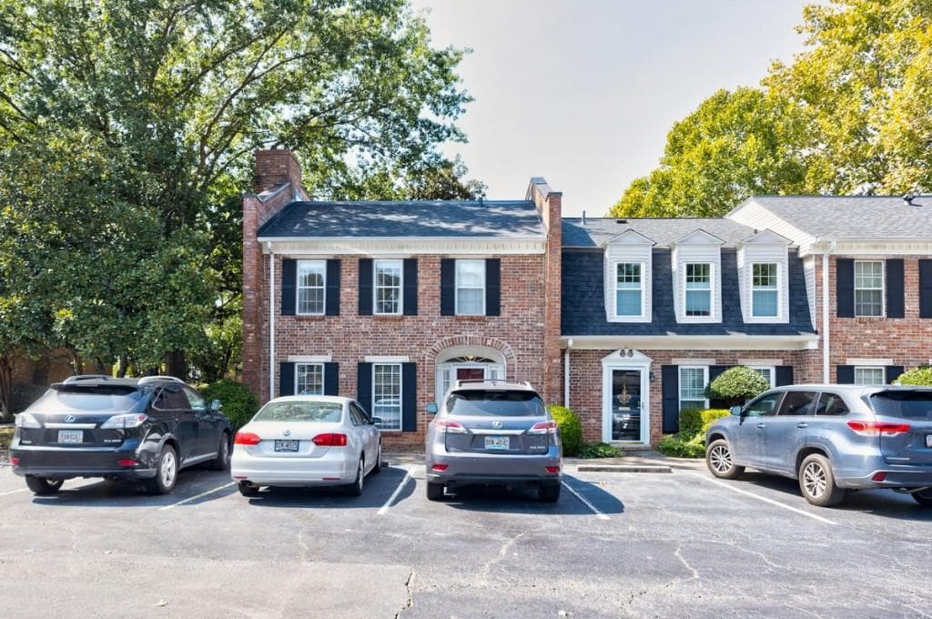 3 bedroom, 3 bathroom, 1,560 sq ft townhouse sold at One Palace Green Place 1, Atlanta, GA 30318
