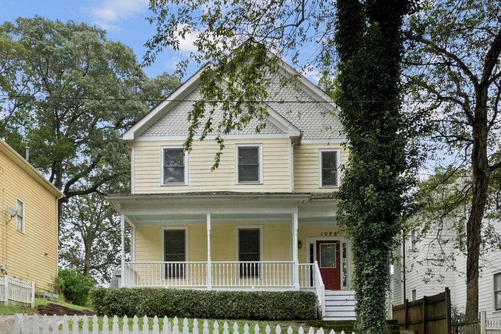 3 bedroom, 3 bathroom, 2,300 sq ft single family residence sold at 1029 Longley Avenue, Atlanta, GA 30318