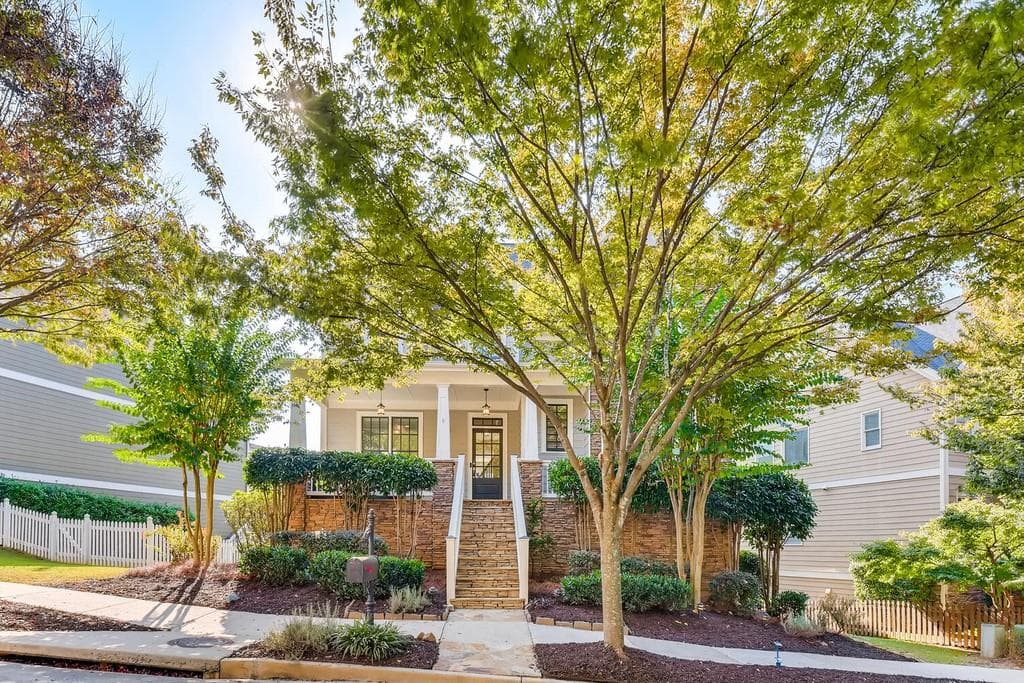4 bedroom, 4 bathroom, 3,392 sq ft single family residence sold at 1625 Gilstrap Lane, Atlanta, GA 30318