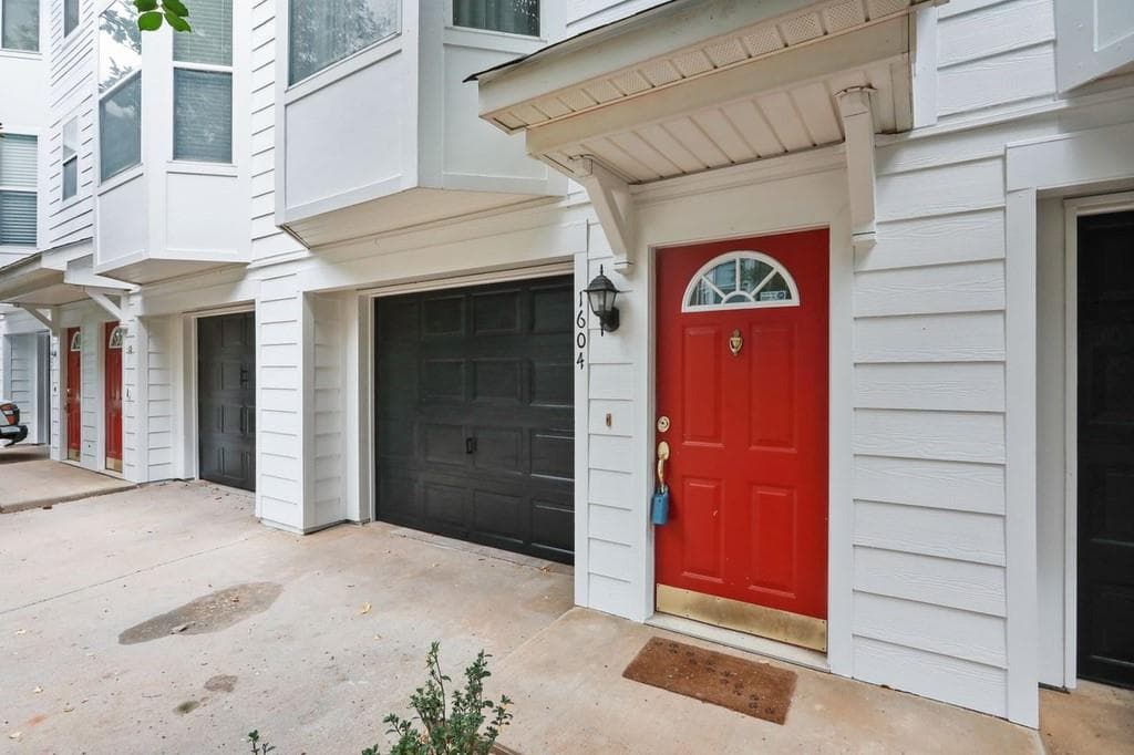 2 bedroom, 2 bathroom, 1,212 sq ft townhouse sold at 951 Glenwood Avenue 1604, Atlanta, GA 30316