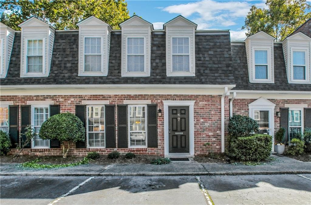 2 bedroom, 3 bathroom, 1,320 sq ft townhouse sold at 15 Scotland Place, Atlanta, GA 30318
