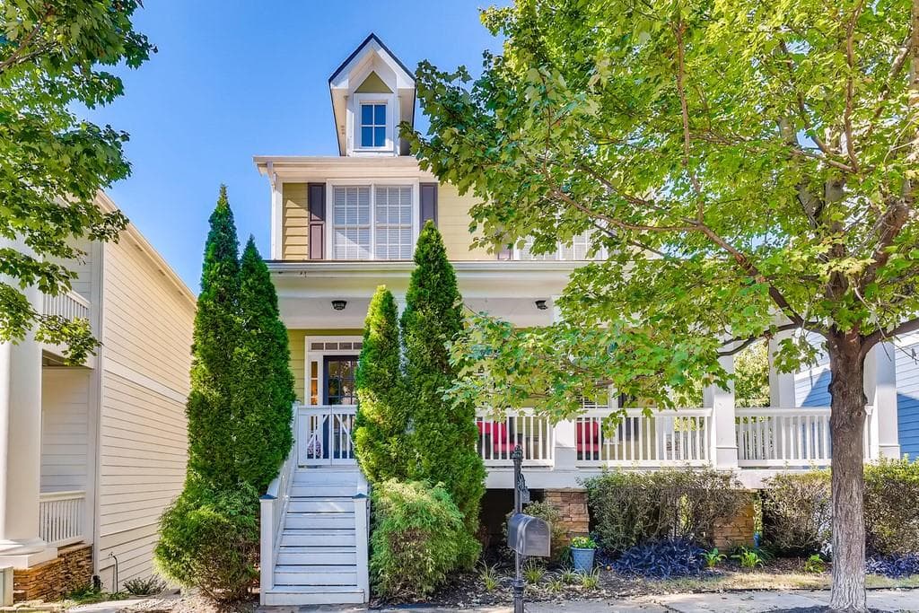 4 bedroom, 4 bathroom, 2,460 sq ft single family residence sold at 1728 Barfield Run, Atlanta, GA 30318