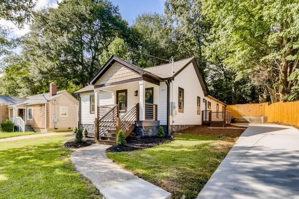 4 bedroom, 3 bathroom, 1,636 sq ft single family residence sold at 1933 North Avenue, Atlanta, GA 30318