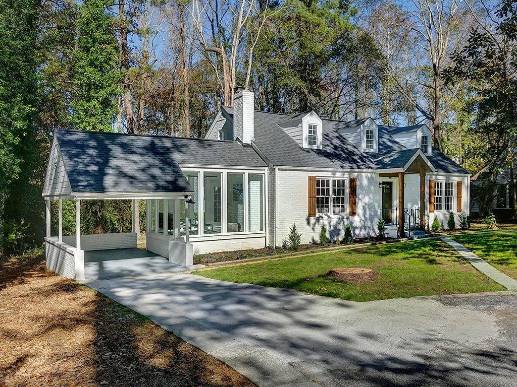 3 bedroom, 3 bathroom, 1,709 sq ft single family residence sold at 2541 Cascade Road, Atlanta, GA 30311