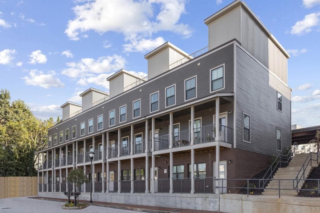 3 bedroom, 4 bathroom, 2,075 sq ft townhouse sold at 276 Estoria Street, Atlanta, GA 30316