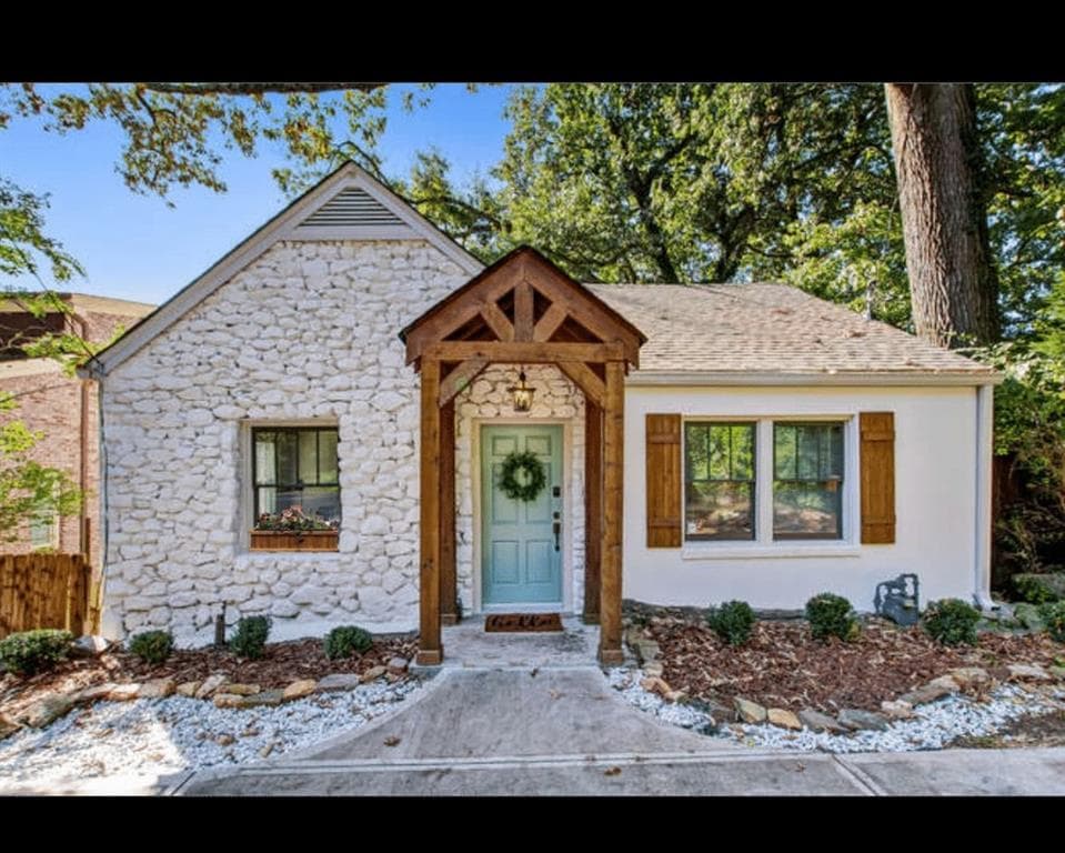 3 bedroom, 2 bathroom, 1,260 sq ft single family residence sold at 462 Deering Road, Atlanta, GA 30309