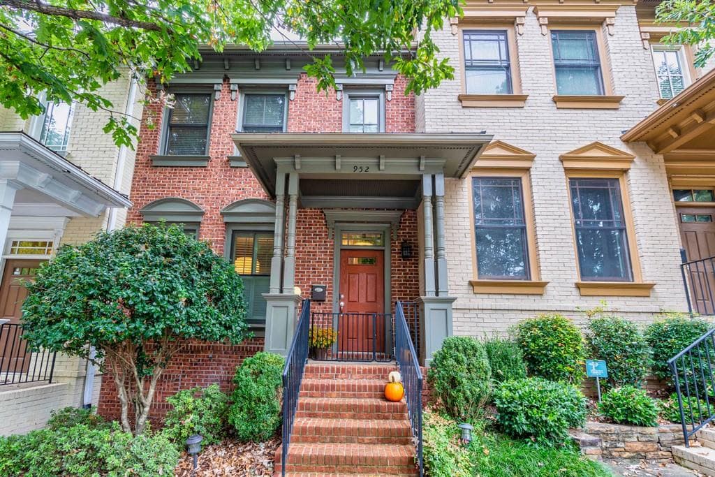 3 bedroom, 4 bathroom, 2,160 sq ft townhouse sold at 952 Glenwood Avenue, Atlanta, GA 30316