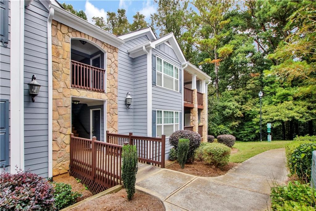 3 bedroom, 2 bathroom, 1,403 sq ft condominium sold at 706 Madison Lane, Smyrna, GA 30080