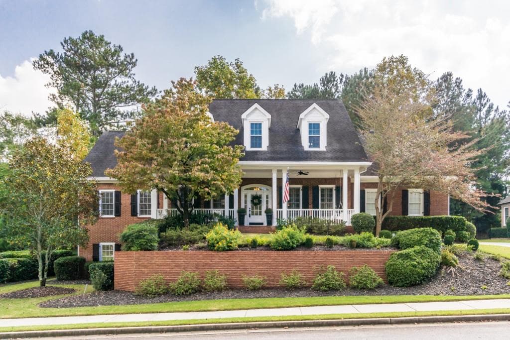 5 bedroom, 5 bathroom, 6,300 sq ft single family residence sold at 5075 Eves Place, Roswell, GA 30076