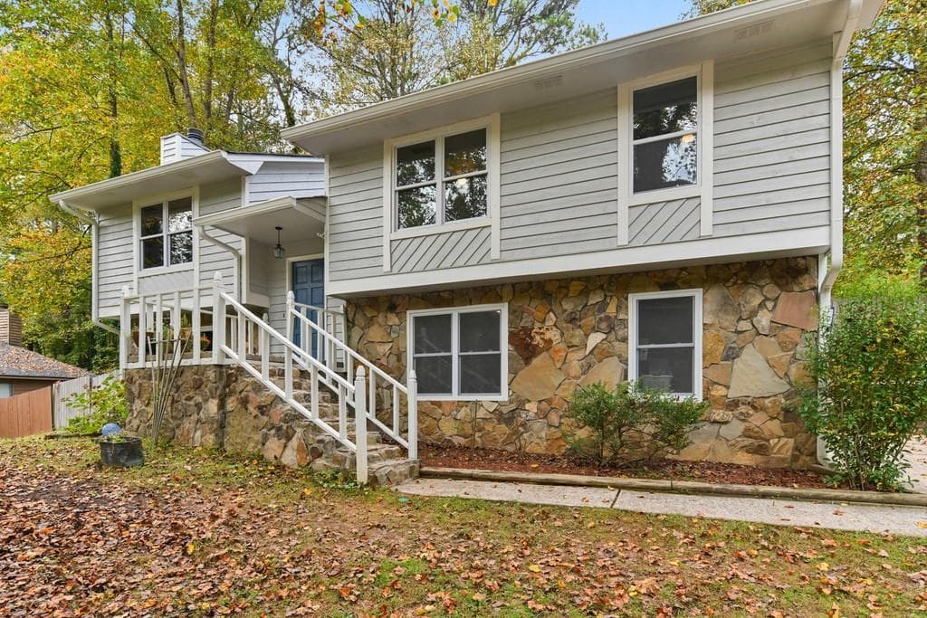 3 bedroom, 3 bathroom, 1,800 sq ft single family residence sold at 430 Creekside Court, Roswell, GA 30076