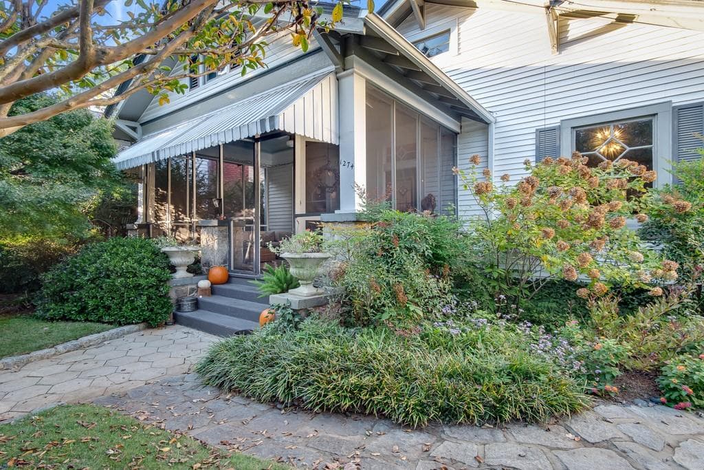 3 bedroom, 2 bathroom, 1,694 sq ft single family residence sold at 1274 Druid Place, Atlanta, GA 30307