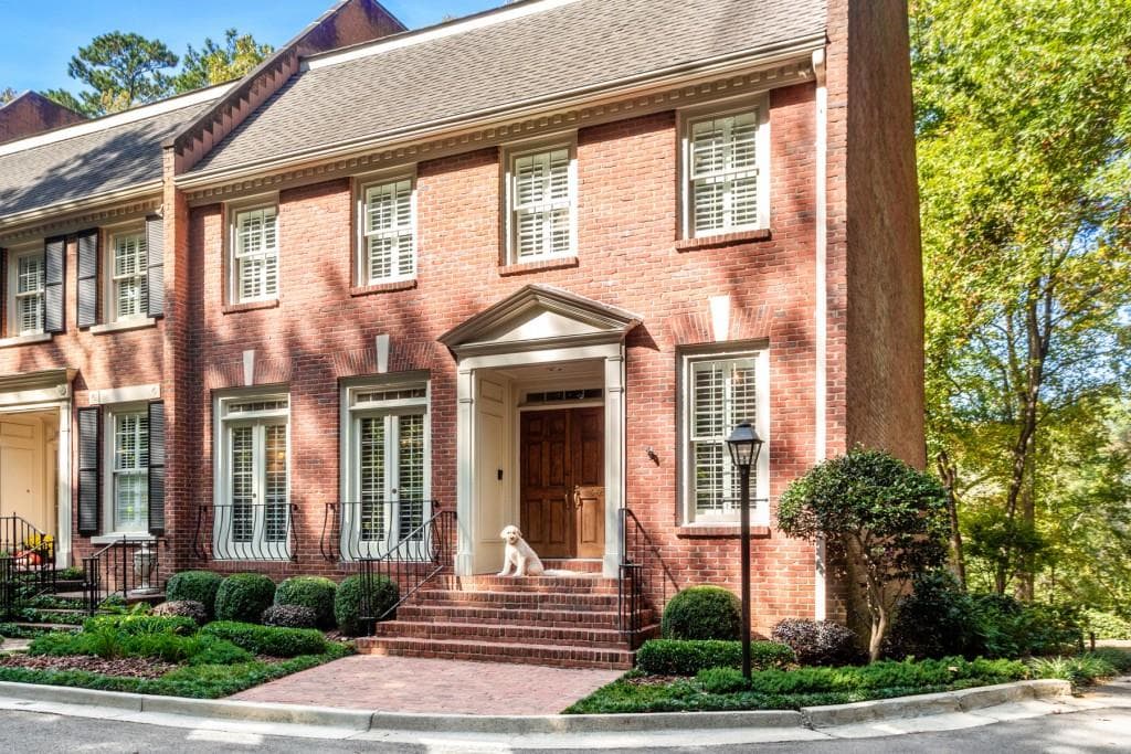 4 bedroom, 5 bathroom, 3,223 sq ft townhouse sold at 4476 Paces Battle, Atlanta, GA 30327
