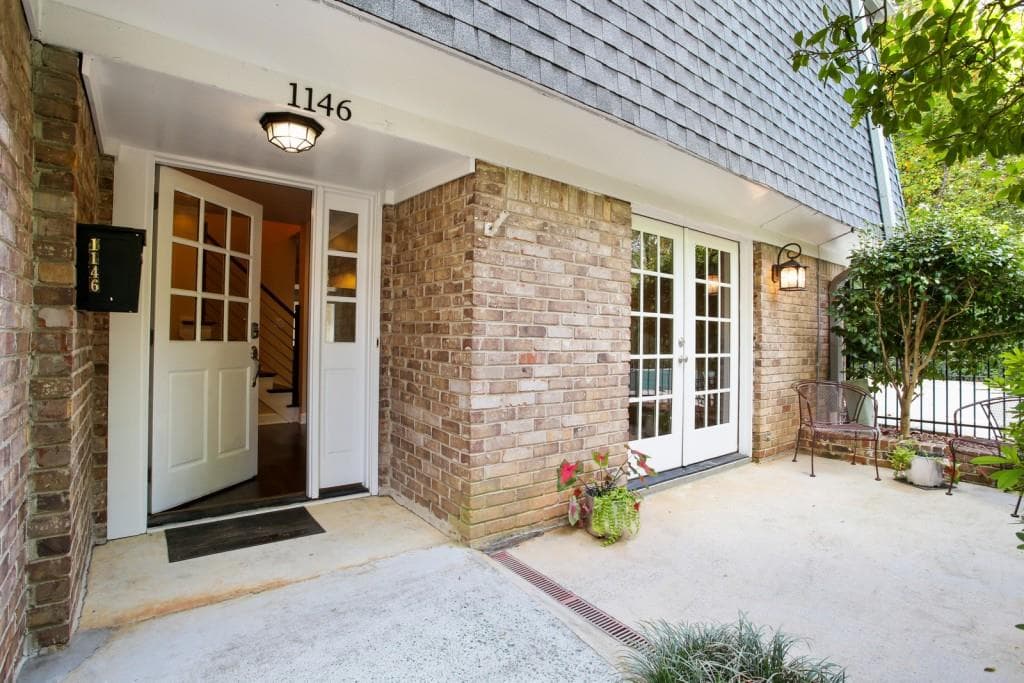3 bedroom, 3 bathroom, 1,700 sq ft townhouse sold at 1146 Hampton Way, Atlanta, GA 30324