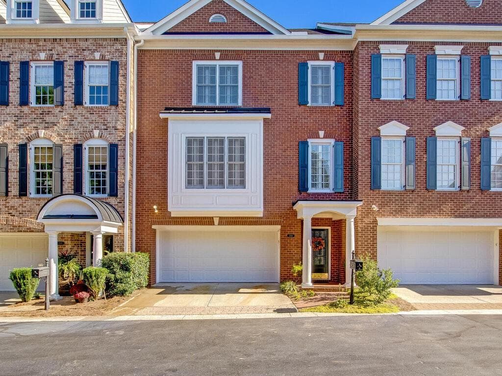 4 bedroom, 5 bathroom, 4,032 sq ft townhouse sold at 2321 English Ivy Court 22, Atlanta, GA 30339