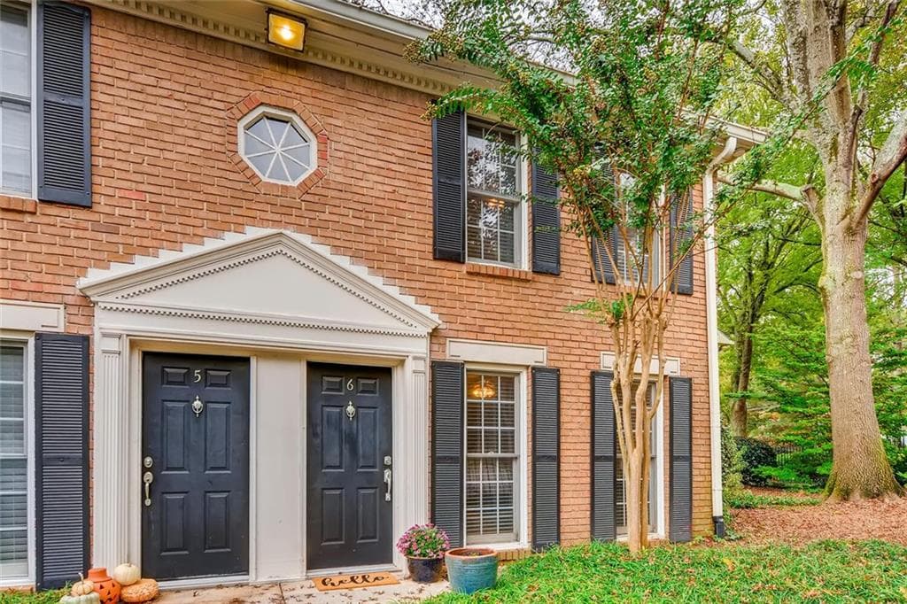 2 bedroom, 2 bathroom, 1,020 sq ft townhouse sold at 1101 Collier Road C6, Atlanta, GA 30318