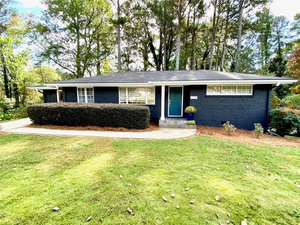 3 bedroom, 2 bathroom, 1,428 sq ft single family residence sold at 910 LAKE Court, Smyrna, GA 30082