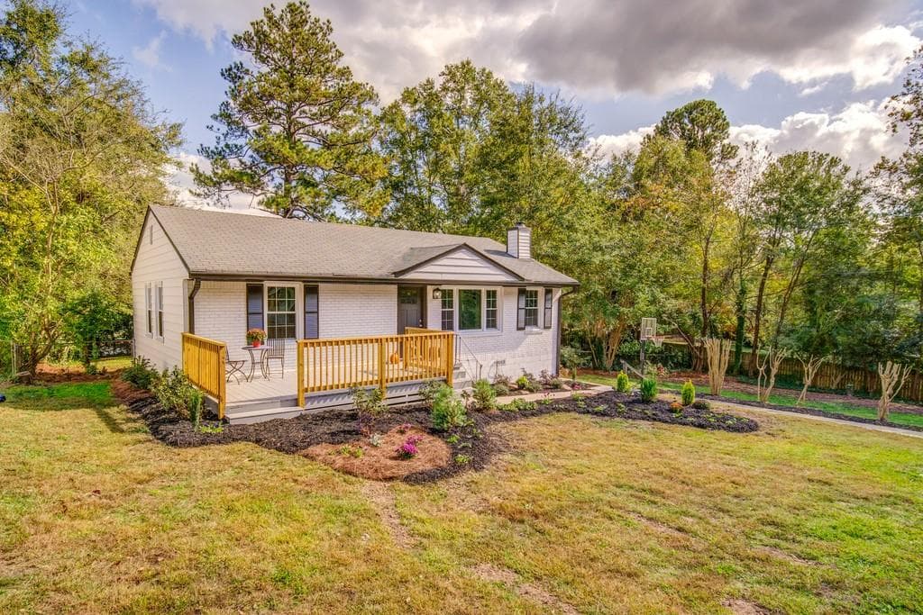 2 bedroom, 1 bathroom, 1,000 sq ft single family residence sold at 2755 SE Sanford Road, Smyrna, GA 30080