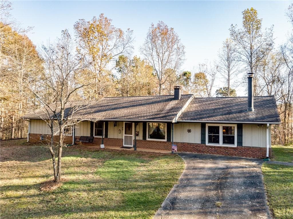 3 bedroom, 2 bathroom, 1,872 sq ft single family residence sold at 5307 Woodland Circle, Gainesville, GA 30504