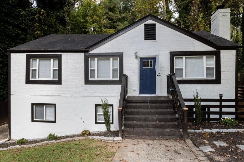 5 bedroom, 4 bathroom, 3,000 sq ft single family residence sold at 1621 Avon Avenue, Atlanta, GA 30311