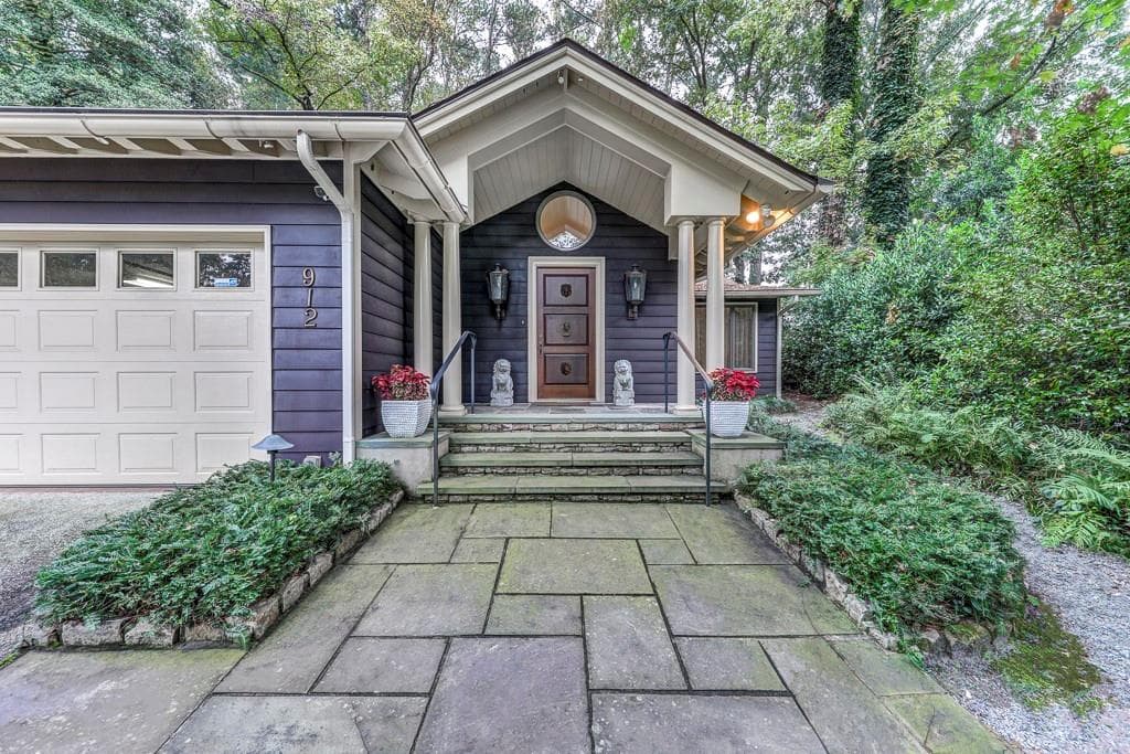 2 bedroom, 2 bathroom, 2,375 sq ft single family residence sold at 912 Kipling Drive, Atlanta, GA 30318