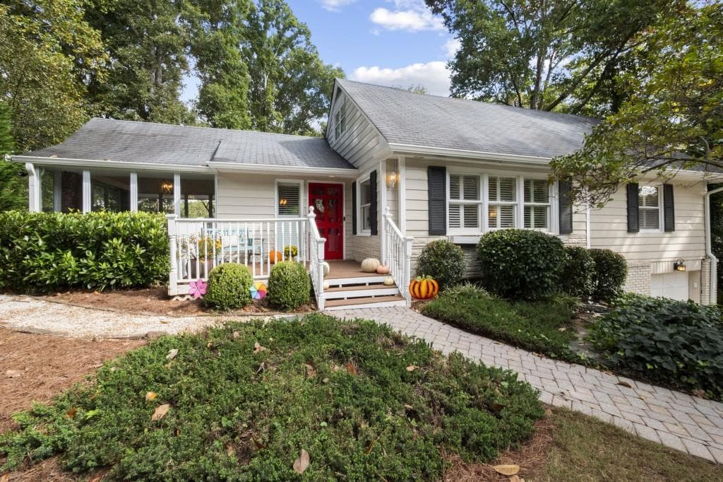 3 bedroom, 3 bathroom, 1,842 sq ft single family residence sold at 2547 Ridgewood Terrace, Atlanta, GA 30318
