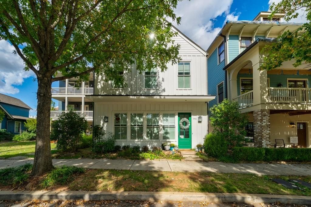 4 bedroom, 3 bathroom, 2,160 sq ft single family residence sold at 958 Glenwood Park Drive, Atlanta, GA 30316