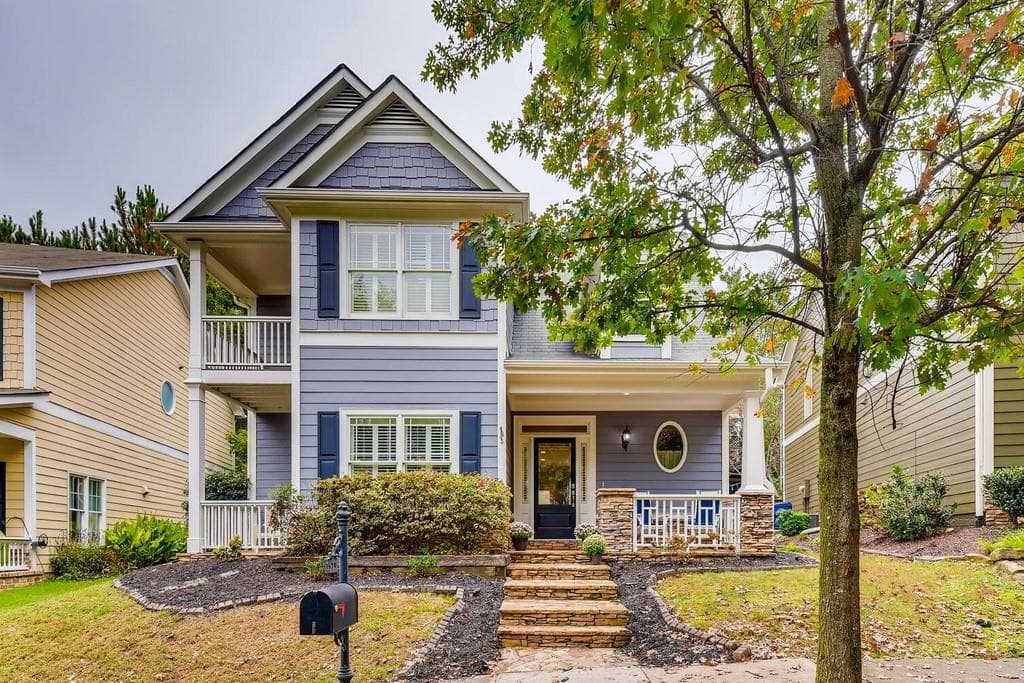 3 bedroom, 3 bathroom, 2,301 sq ft single family residence sold at 1579 Gilstrap Lane, Atlanta, GA 30318