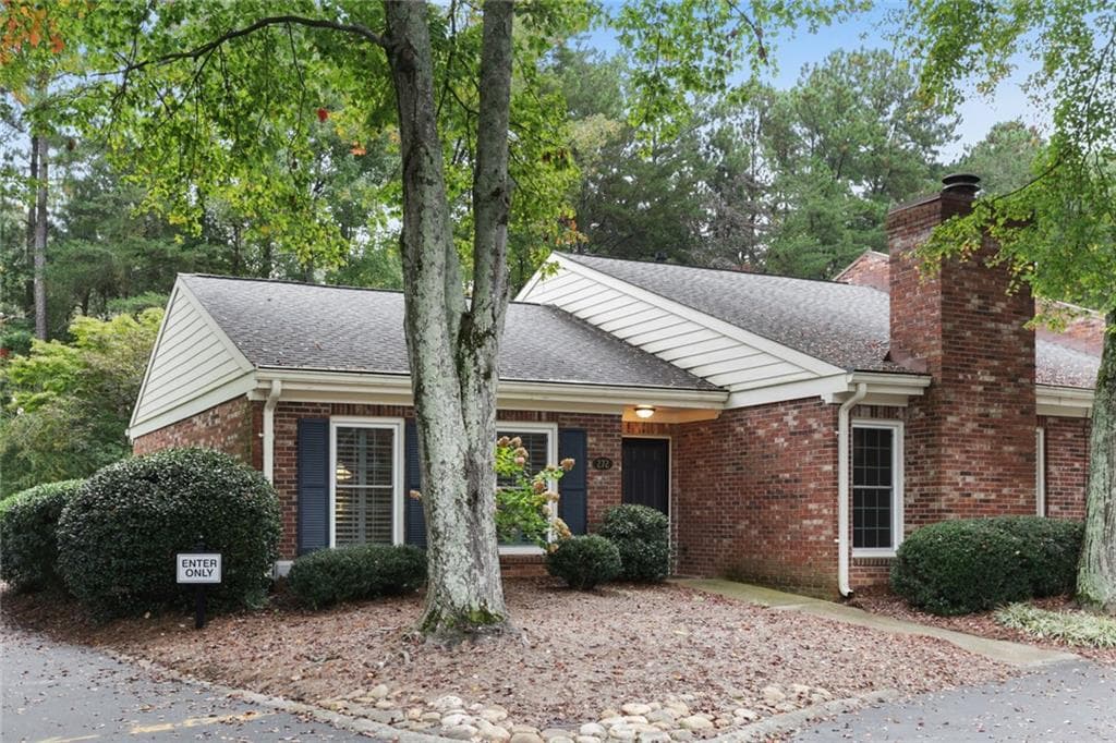 3 bedroom, 2 bathroom, 1,912 sq ft townhouse sold at 272 The South Chace, Atlanta, GA 30328