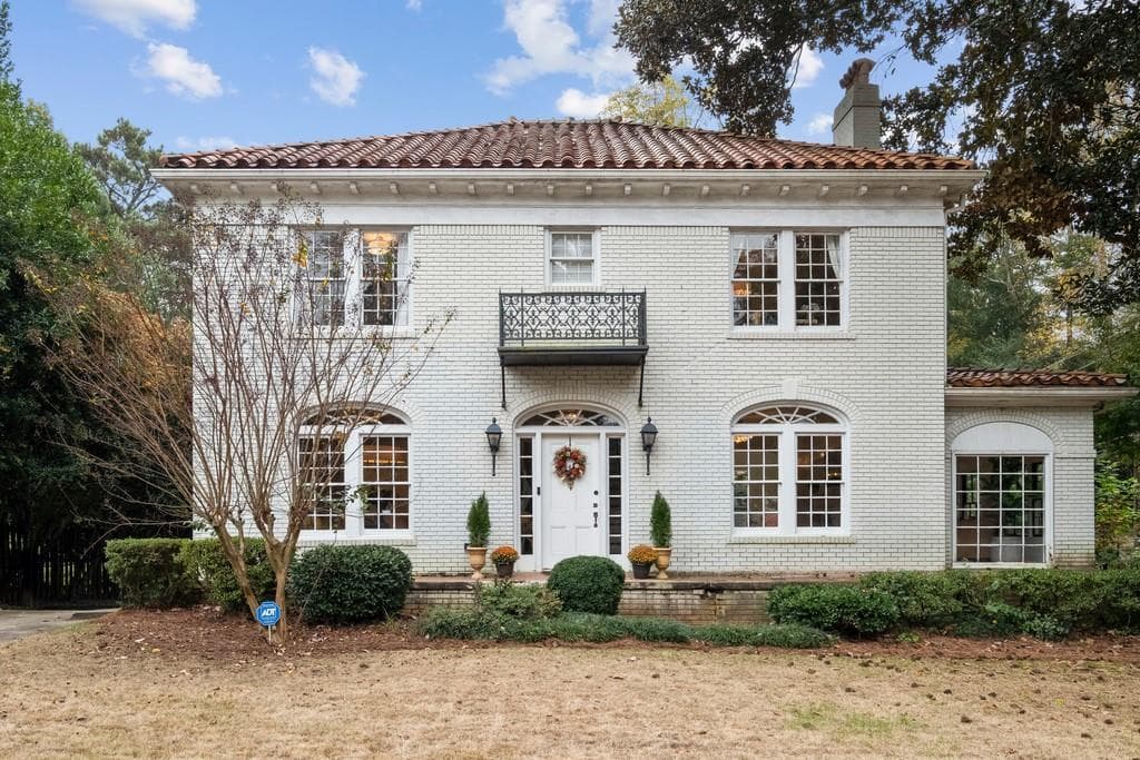 4 bedroom, 2 bathroom, 2,580 sq ft single family residence sold at 1001 Oxford Road, Atlanta, GA 30306