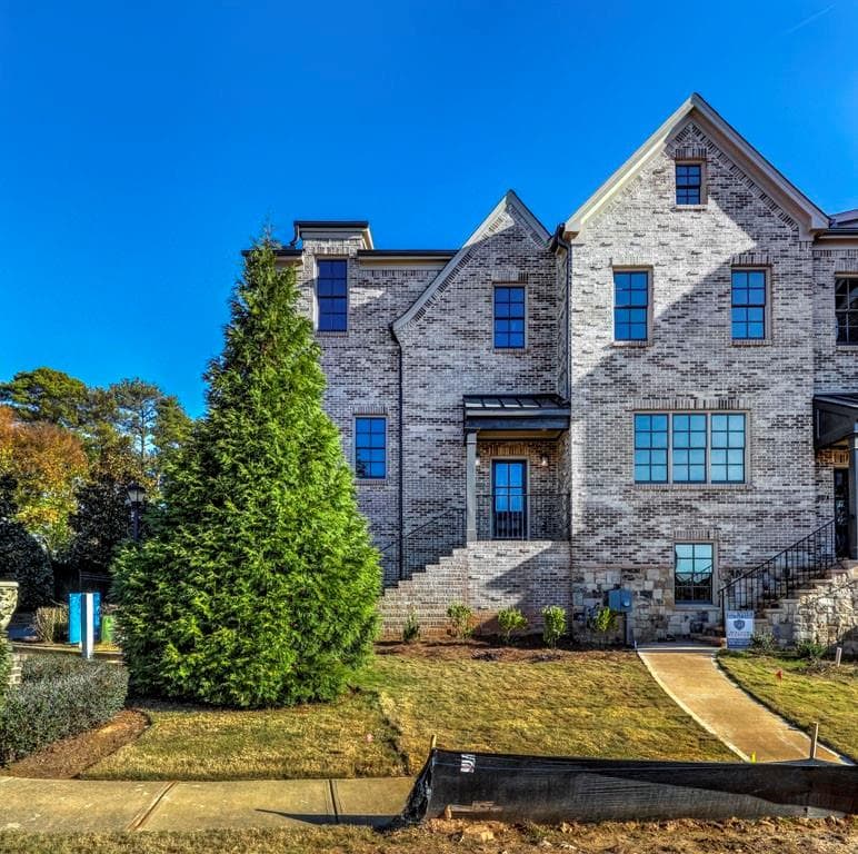 3 bedroom, 4 bathroom townhouse sold at 2850 Stonehall Court, Smyrna, GA 30080