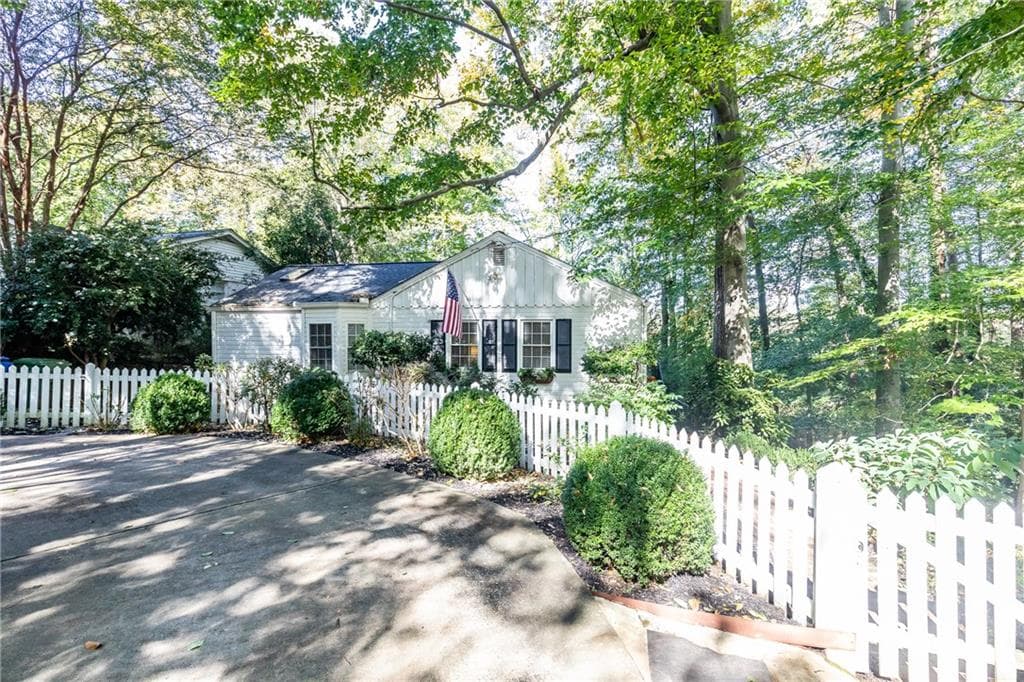 3 bedroom, 2 bathroom, 1,666 sq ft single family residence sold at 535 Overbrook Drive, Atlanta, GA 30318