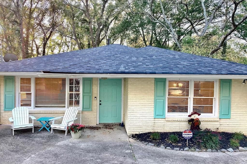 2 bedroom, 2 bathroom, 1,170 sq ft single family residence sold at 423 McWilliams Avenue, Atlanta, GA 30316