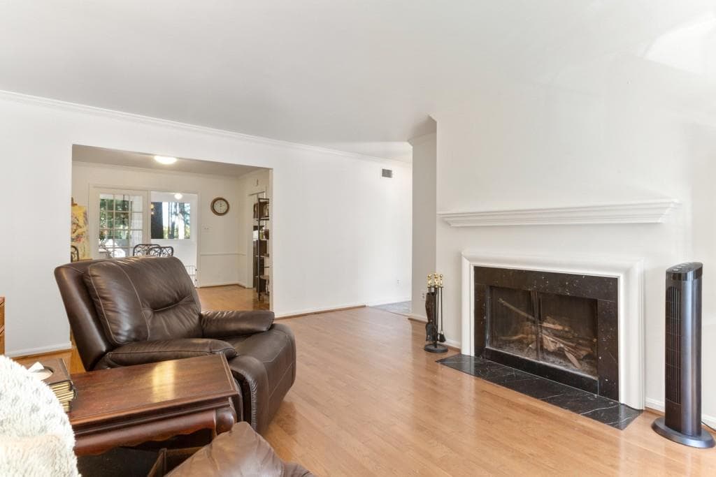 3 bedroom, 2 bathroom, 1,500 sq ft condominium sold at 115 Woodmere Square, Atlanta, GA 30327