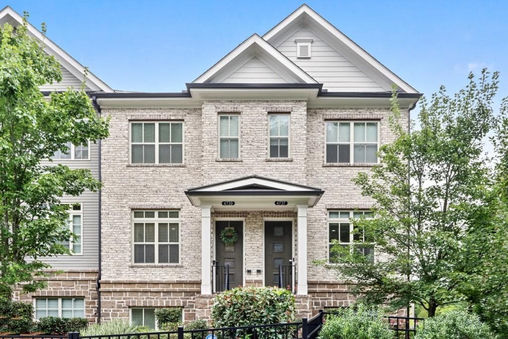 2 bedroom, 4 bathroom, 1,801 sq ft townhouse sold at 4739 Roswell Road, Atlanta, GA 30342