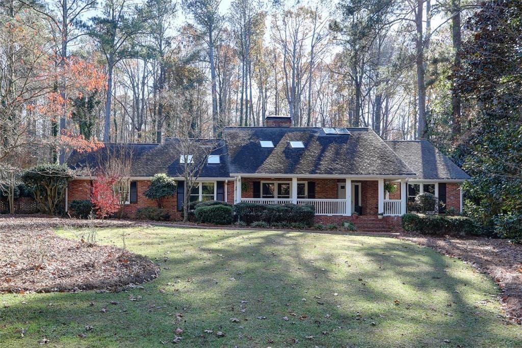 3 bedroom, 3 bathroom, 3,199 sq ft single family residence sold at 496 Londonberry Road, Atlanta, GA 30327