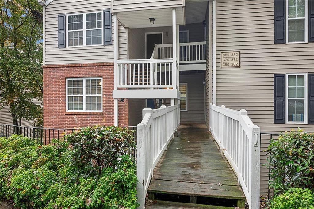 1 bedroom, 1 bathroom, 738 sq ft condominium sold at 370 Teal Court, Roswell, GA 30076