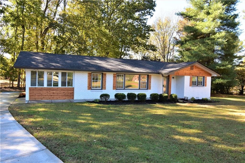 3 bedroom, 1 bathroom, 1,546 sq ft single family residence sold at 6707 Woodstock Road, Acworth, GA 30102