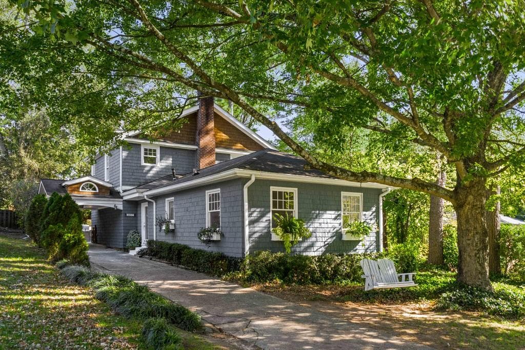 4 bedroom, 3 bathroom, 2,727 sq ft single family residence sold at 2287 Melante Drive, Atlanta, GA 30324